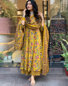KULDEVYANI Women Kurta Pant Dupatta Set