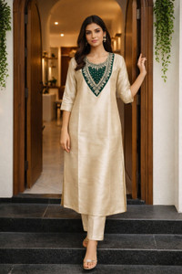 vaankosh with v logo Women Kurta Pant Set