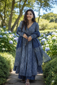 अजयेरा प्रिंटेड अनारकली कुर्ता, बॉटम और दुपट्टा सेट