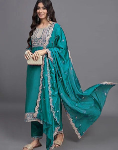 AAI MOGAL Women Kurta Pant Dupatta Set