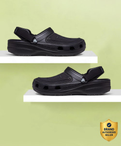 CROCS Yukon II Vista पुरुषों के लिए काला क्लॉग्स