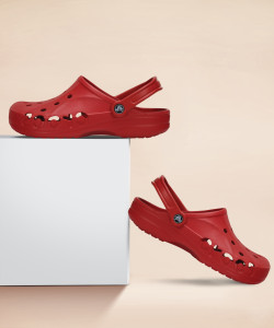 CROCS Baya लाल सैंडल
