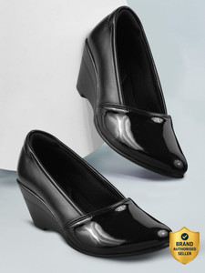 METRO SolidWorkWedgePumps Women Heels