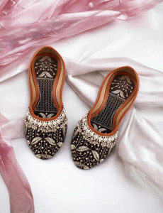 RAVIS Designer Embroidered Juttis – Comfortable, Stylish & Perfect for Every Occasion Mojaris For Women