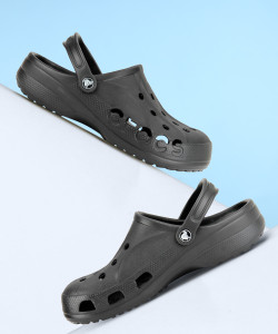 CROCS Baya पुरुषों के लिए काला सैंडल