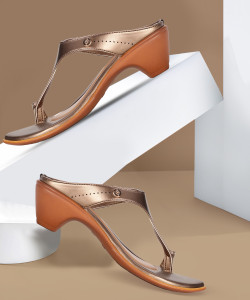 Bata महिलाओं के लिए कॉपर हील्स