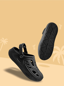 TRV Men Black Clogs - Image 5