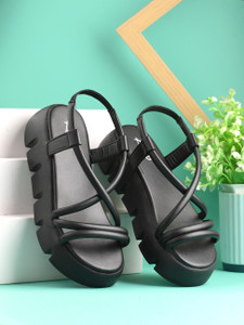 Knoos Women Wedges