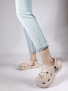 CARLTON LONDON Women Clogs