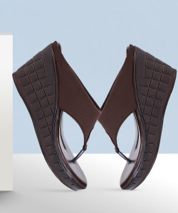 Clouter hub Women Heels