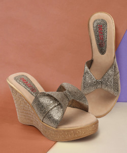 TRASE Women Wedges