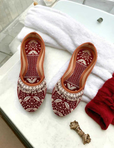 RAVIS Designer Embroidered Juttis – Comfortable, Stylish & Perfect for Every Occasion Mojaris For Women
