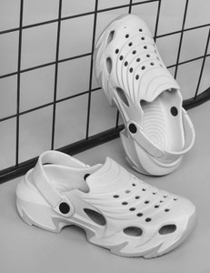 ATHREE Men Clogs