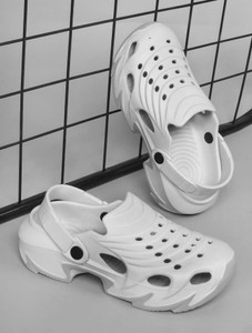 ATHREE Men Clogs