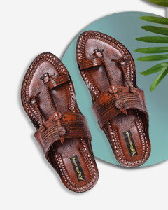 Lakhnavi chappal store