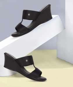 Bata महिलाओं के लिए काला वेजेस