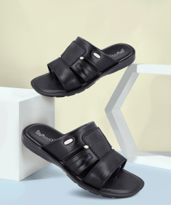 WALKAROO Men Casual