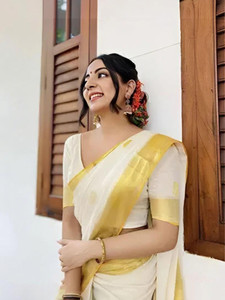 Mugdarra Self Design Daily Wear Cotton Blend Saree