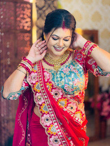Vinayak Textile Floral Print, Embroidered Bollywood Silk Blend Saree