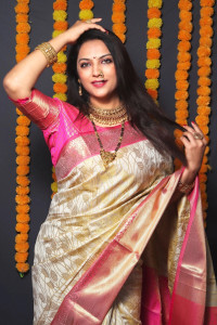 KREZVI Self Design, Printed, Striped, Embroidered, Woven, Floral Print Kanjivaram Jacquard, Pure Silk Saree