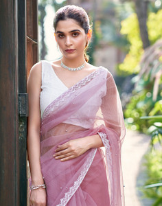 Samah एम्बेलिश्ड बॉलीवुड नेट साड़ी