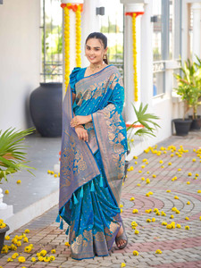 MANOHARI Woven Banarasi Jacquard Saree