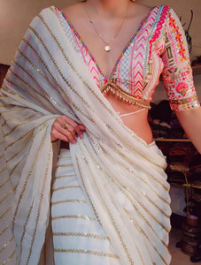 KanjiQueen Solid/Plain, Embroidered, Self Design Daily Wear Georgette Saree