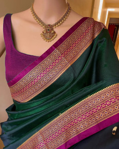 looknchoice Woven, Temple Border Banarasi Silk Blend Saree
