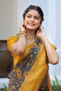 COSBILA FASHION बुना हुआ बनारसी सिल्क ब्लेंड साड़ी