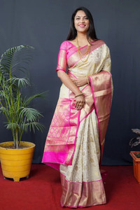 Divastri Embellished, Woven Kanjivaram Silk Blend Saree