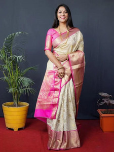 Divastri Embellished, Woven Kanjivaram Silk Blend Saree