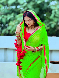 Labheshwari एम्बेलिश्ड, एम्ब्रॉइडरेड डेली वियर जोर्जेट साड़ी