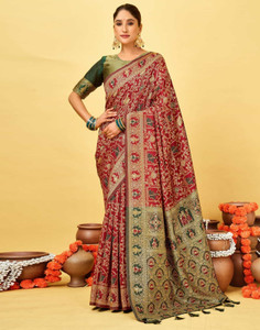 WOMENELEGENCE एम्बेलिश्ड पटोला प्योर सिल्क साड़ी