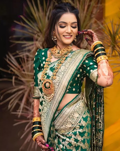 PHEASANT Woven Kanjivaram Jacquard, Art Silk Saree