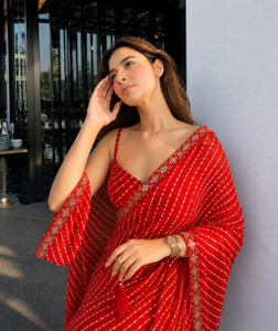 SAREETO Embellished Leheria Georgette Saree