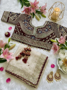 PRATYAMFASHION एम्ब्रॉइडरेड, एम्बेलिश्ड बॉलीवुड प्योर सिल्क साड़ी