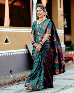KanjiQueen Woven Kanjivaram Silk Blend Saree