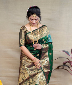 Nimidiya Woven Kanjivaram Silk Blend Saree
