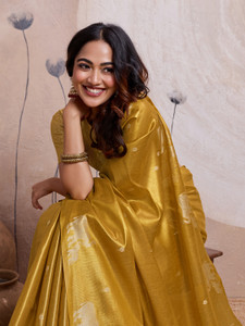 Tasrika Embellished Bollywood Tissue Saree