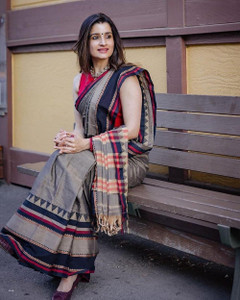 SUSHRITA BOUTIQUE Striped Berhampuri Pure Cotton Saree