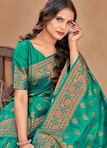AVANTIKA FASHION Woven Kanjivaram Pure Silk, Art Silk Saree