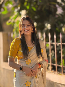 Ghan Sals Embroidered, Floral Print, Solid/Plain Bollywood Pure Silk, Georgette Saree