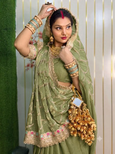 AVIRAT DESIGNER STUDIO Embroidered, Embellished Bollywood Georgette Saree