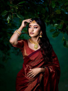 AVANTIKA FASHION Woven Kanjivaram Pure Silk, Art Silk Saree