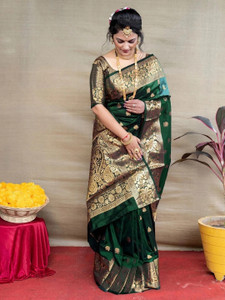 PRIMENIKS Embellished, Woven Kanjivaram Art Silk, Jacquard Saree