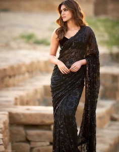 Samah एम्ब्रॉइडरेड, एम्बेलिश्ड, सेल्फ डिज़ाइन बॉलीवुड जोर्जेट साड़ी