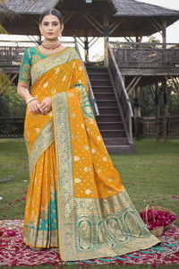 MANOHARI Woven Kanjivaram Jacquard Saree