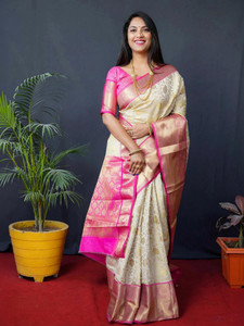 Divastri Embellished, Woven Kanjivaram Silk Blend Saree