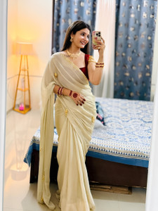 PD CLOTH VILLA Embellished, Self Design Bollywood Silk Blend, Tissue Saree