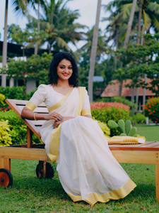 Magneitta Self Design Bollywood Cotton Blend Saree